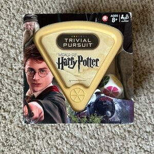Trivial Pursuit World of Harry Potter Game - Yellow